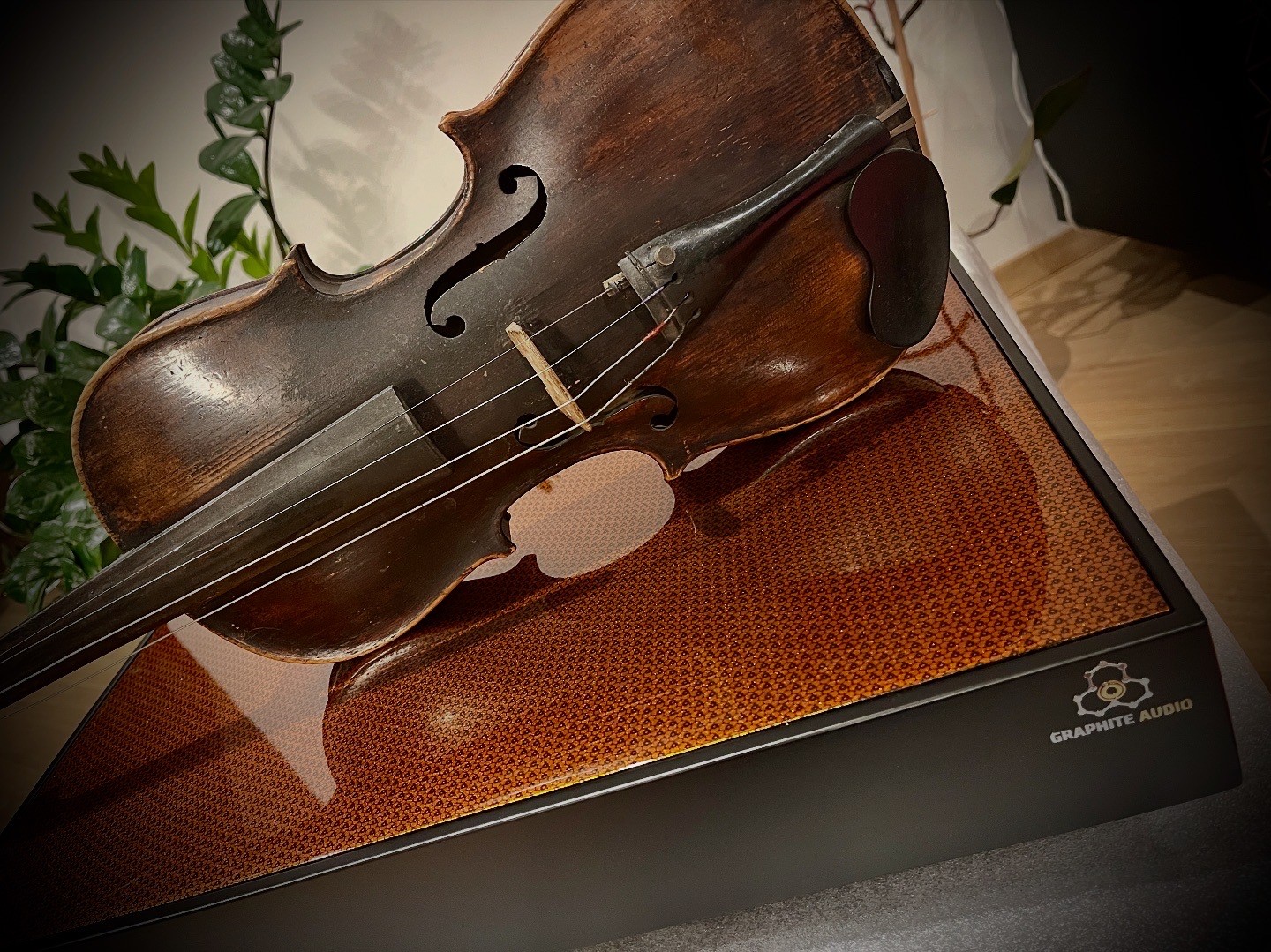 Klanglich und auch optisch – die beste Basis, die wir kennen: Graphite Audio Classic 100 Ultra